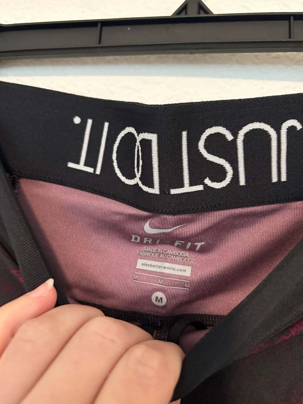 Nike Womens Printed Stay Warm Running Capri Pants Black/Purple - Picture 4 of 9